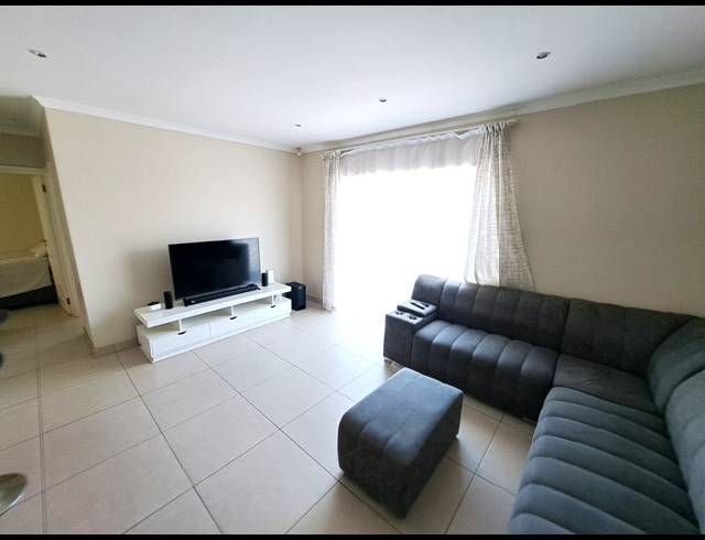 2 BEDROOM APARTMENT FOR SALE IN PADFIELD PARK
